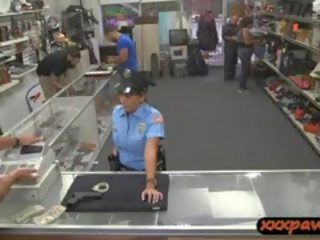 Ms policja oficer pieprzony przez pawnkeeper w the pawnshop