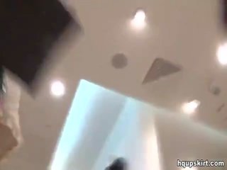 Mladý holky hore sukňa pička videá