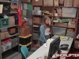 Shoplifting adolescente brooke bliss prende scopata