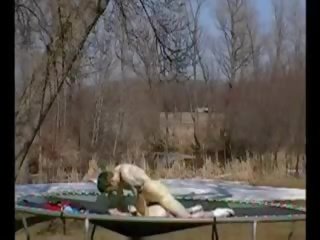 Amateur trampoline seks outsidehuge lul leads naar schreeuwend