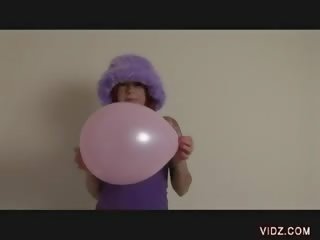 Sexy bitch rubs puss against balloon
