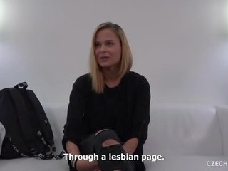 Lesbiană virgin adolescenta se bucură de in trei