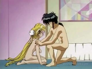 Anime blond beib tabatud alasti sisse voodi