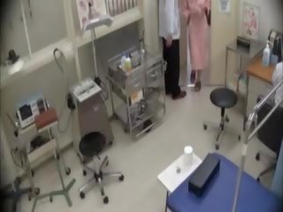 Introvert asiatic pentru medical verifica în sus în medici birou