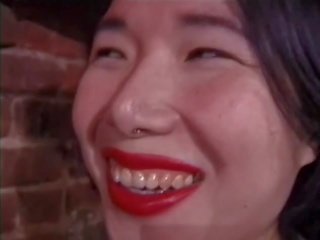 Asia dominatrix sluts setrap a guy with a small pénis