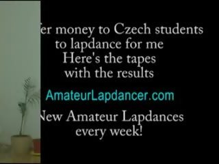 Amatuer tiener doet lap dance en bj