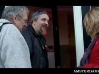 Амстердам възрастни уличница чукане момчета и жена в група секс