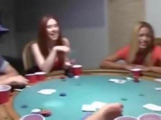 Jovem adolescentes a foder em poker noite