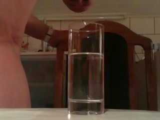 Huge 6 times suwyň aşagynda sperma in a glass of water !