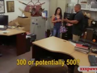 Sensual cubana gaja fodida por pawnkeeper para ganhar 500 dólares