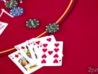 Pervs pergalės a brunetė hotties putė į pokeris match