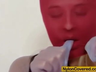 Quente loira vermelho lycra máscara em dela rosto