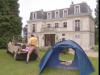 Blond ado et plus gars sexe en tent vidéo