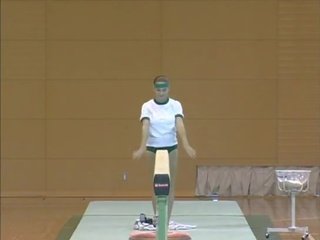 Corina - telanjang dada gymnastics