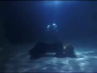 Debaixo de água sexo captive 1