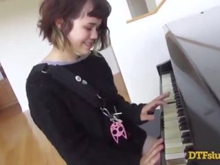 Yhivi movs de piano compétences followed par rude xxx vidéo et foutre sur son visage! - featuring: yhivi / jacques deen