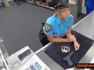 Ms policja oficer dostaje jej cipka pieprzony przez pawnkeeper