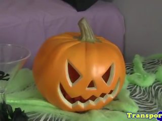 Costumed black tgirl wanks putz on halloween